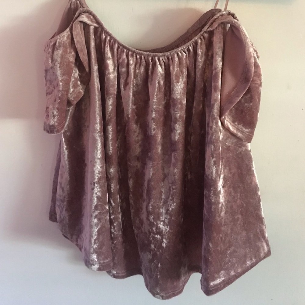 OFF THE SHOULDER TOP